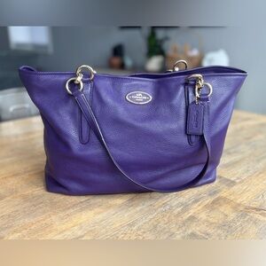 Coach Ellis Purple Pebbled Leather Chain Tote with Gold Hardware EUC